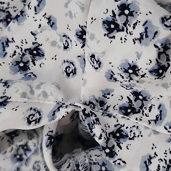 Adrianna Papell White Blouse with Blue Floral Print and Flutter Sleeves - Picture 8 of 12